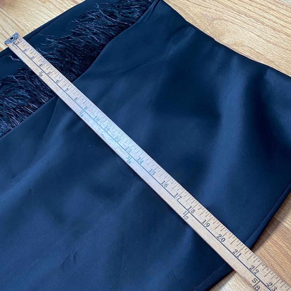 Elegant Black Skirt with Feather Detail - Picture 12 of 12